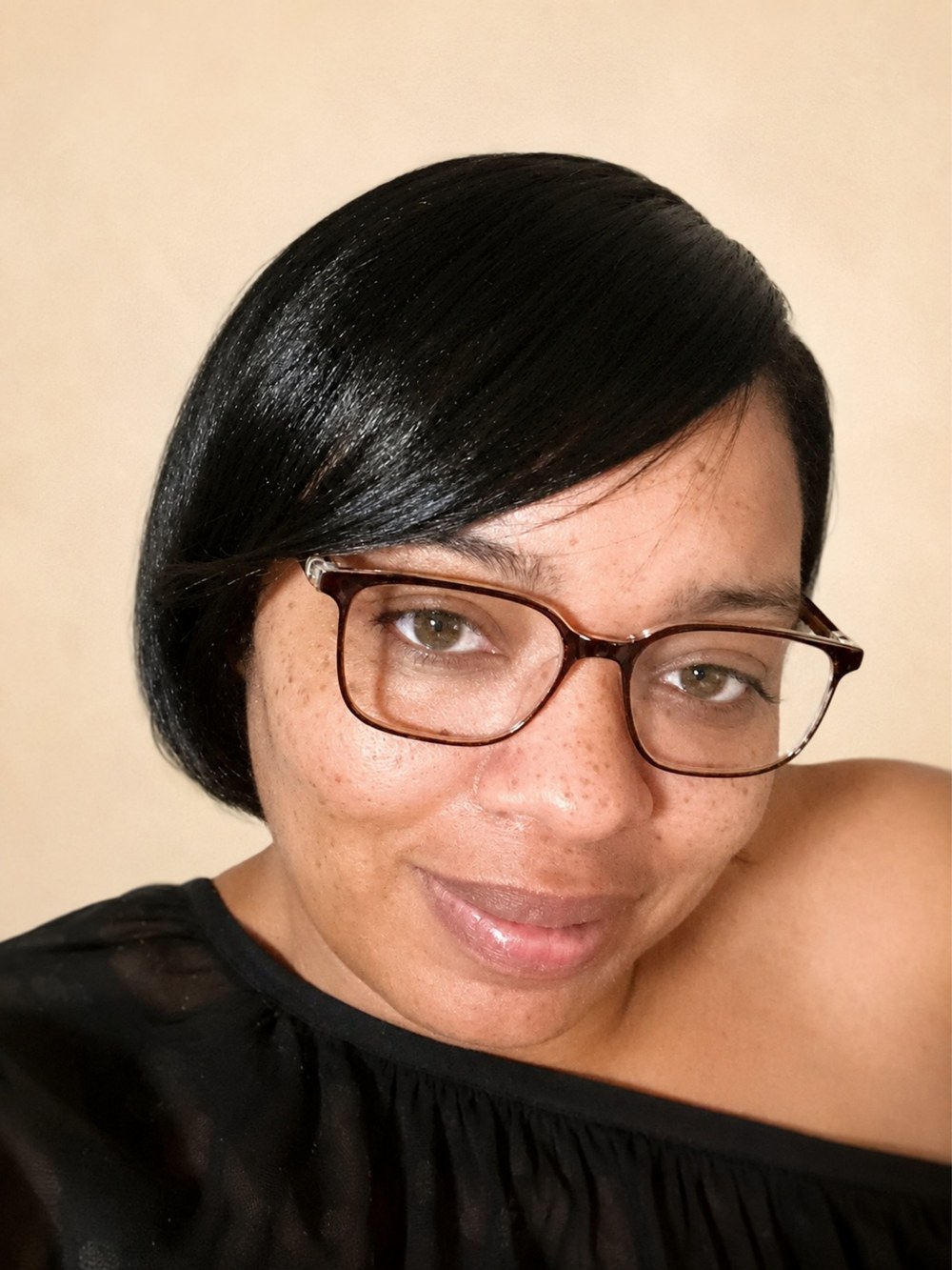 Portrait of author Karina Clay
